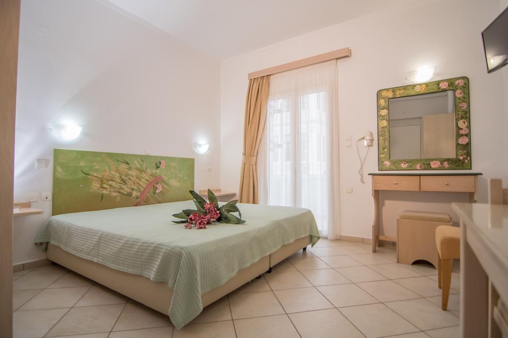 Manto Studios Palaiochora Camera foto