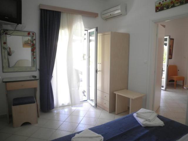 Manto Studios Palaiochora Camera foto